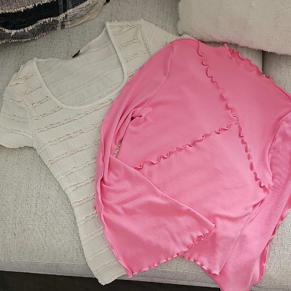 Nwot Two Shirts Pink Ruffle Top, Cream Ruffle T shirts